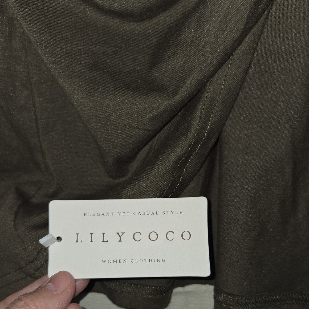 LilyCoco Olive Green Fitted Short Sleeve Tee With Cut Out Back Medium - Picture 2 of 8